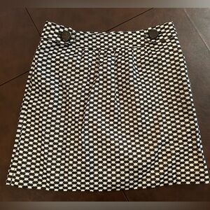 Banana Republic Factory Skirt in Black & White with Black Buttons - Size 6